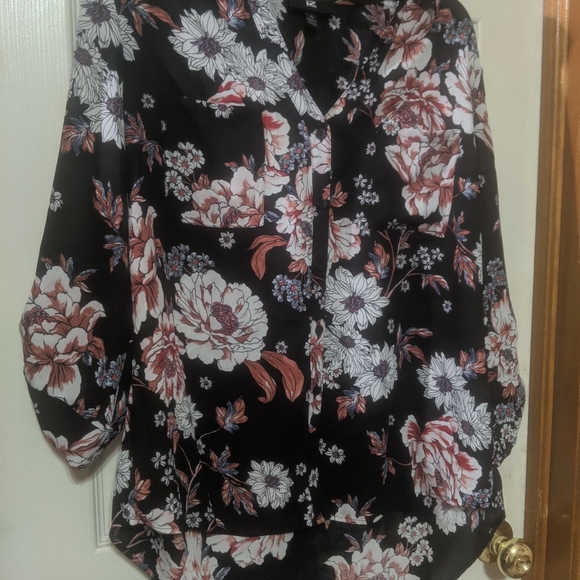 Dressy Foral shirt - Picture 1 of 2